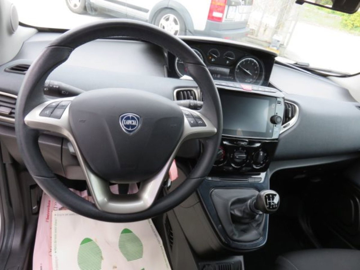 Lancia Ypsilon 1.0 FireFly 5 porte S&S Hybrid Gold Plus (5)