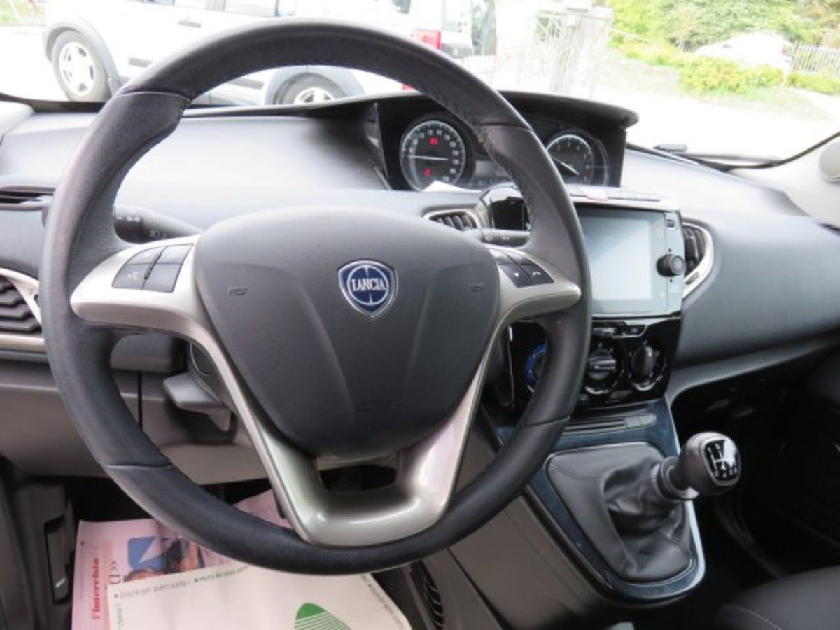 Lancia Ypsilon 1.0 FireFly 5 porte S&S Hybrid Gold Plus (7)