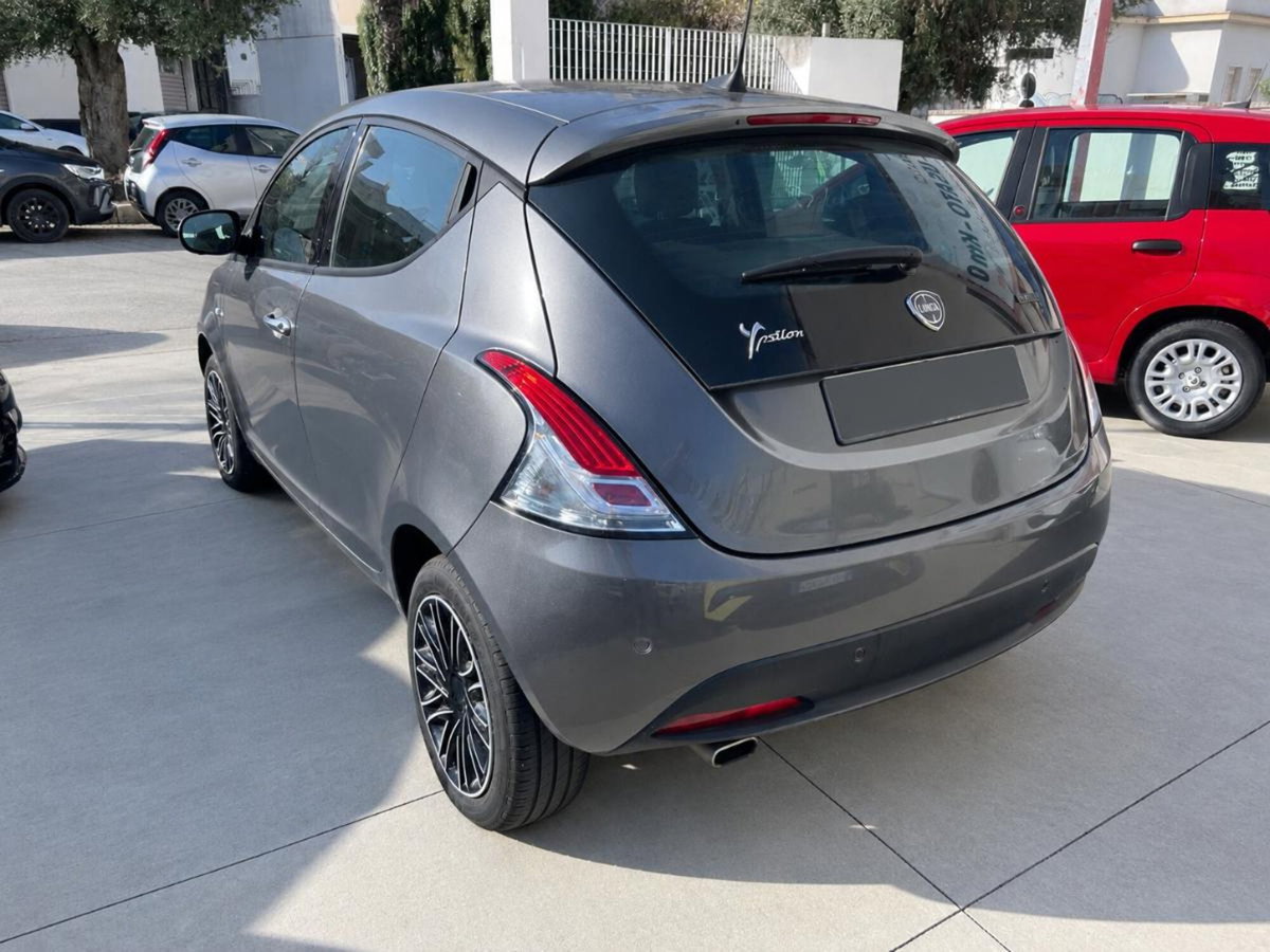 Lancia Ypsilon 1.0 FireFly 5 porte S&S Hybrid Gold Plus (3)