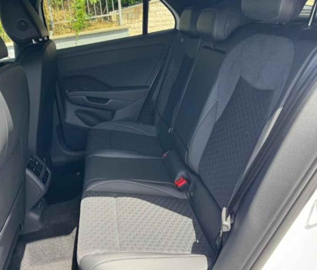Volkswagen T-Roc 1.5 tsi R-Line dsg (6)