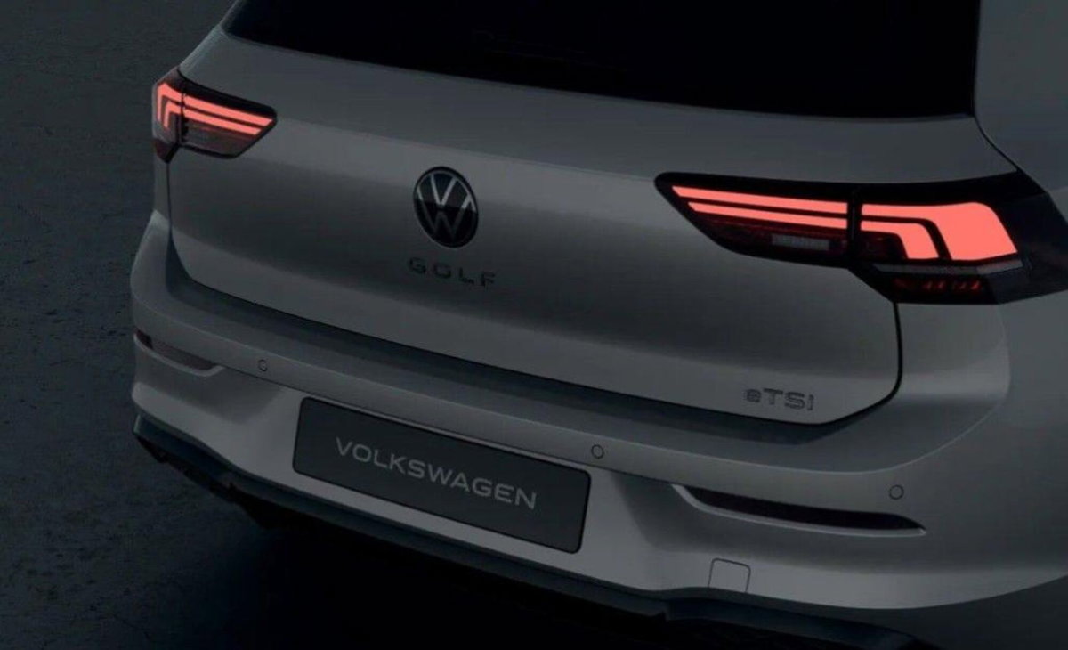 Volkswagen Golf Variant 1.5 eTSI 150 CV EVO ACT DSG R-Line (4)