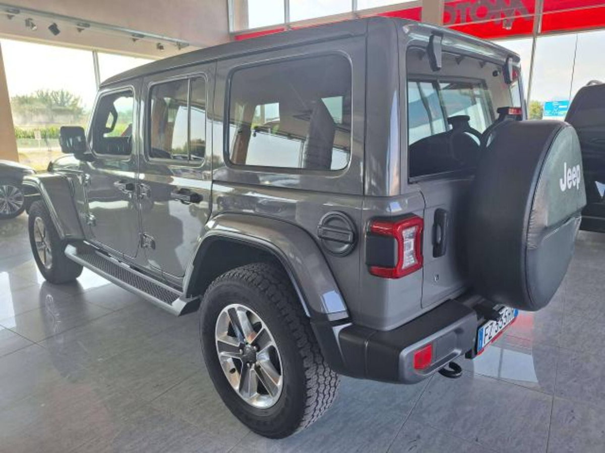 Jeep Wrangler Unlimited 2.2 Mjt II Sahara (4)