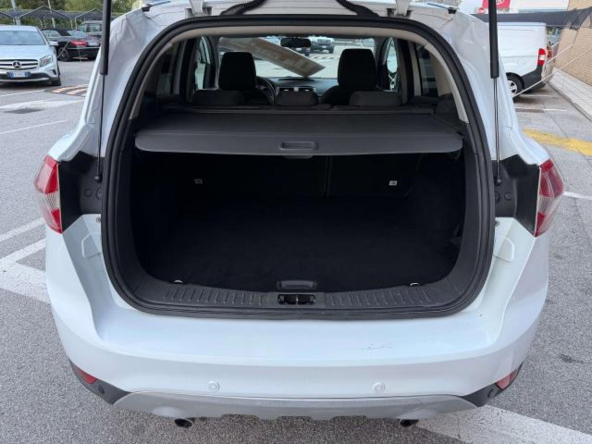 Ford Kuga 2.0 TDCI 140 CV 2WD Titanium (6)