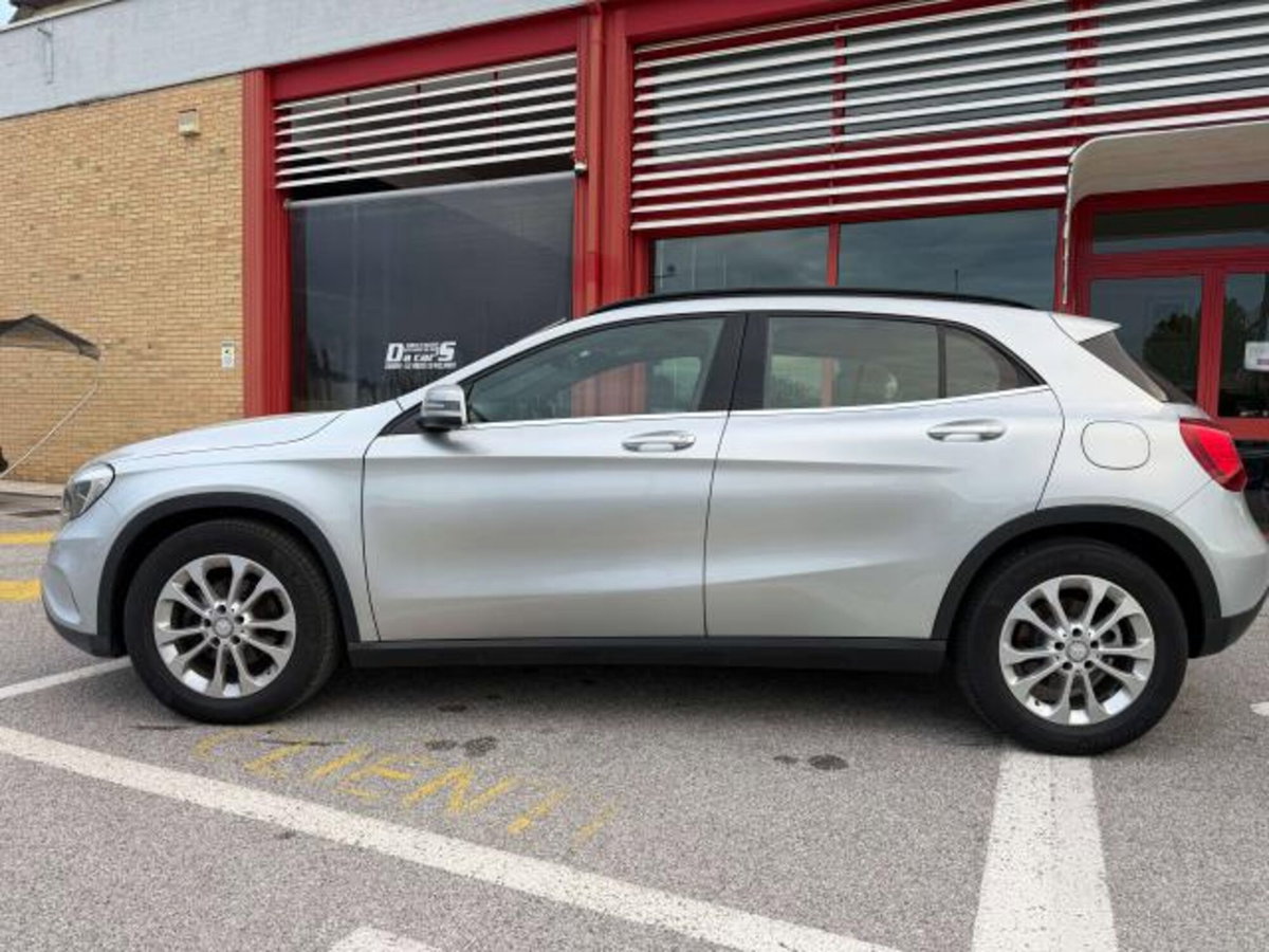 Mercedes-Benz GLA SUV 200 CDI Executive (2)