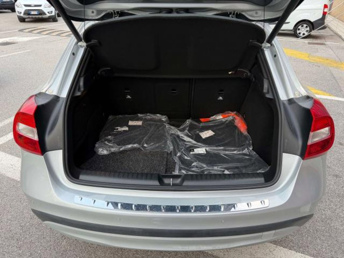 Mercedes-Benz GLA SUV 200 CDI Executive (8)