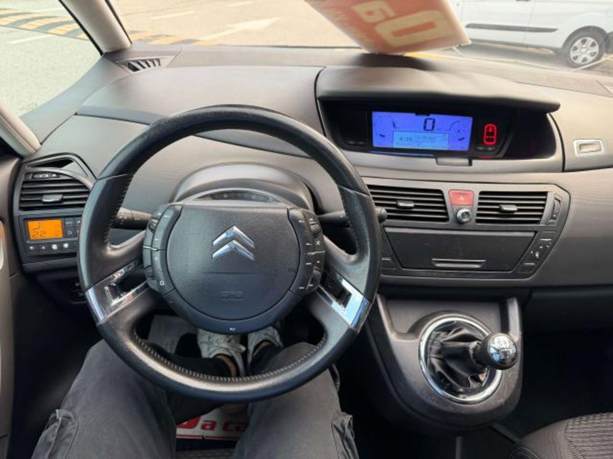 Citroen C4 Picasso 1.6 HDi 110 FAP Ideal (14)