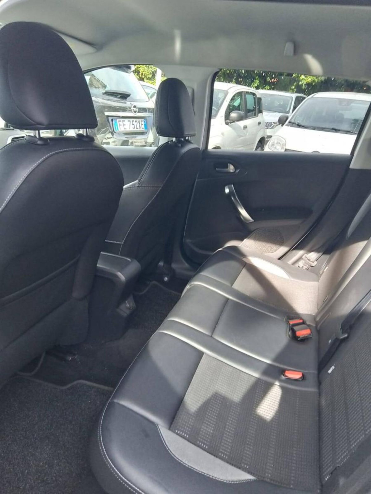 Peugeot 2008 100 S&S Allure (3)