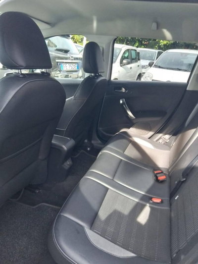 Peugeot 2008 100 S&S Allure (3)