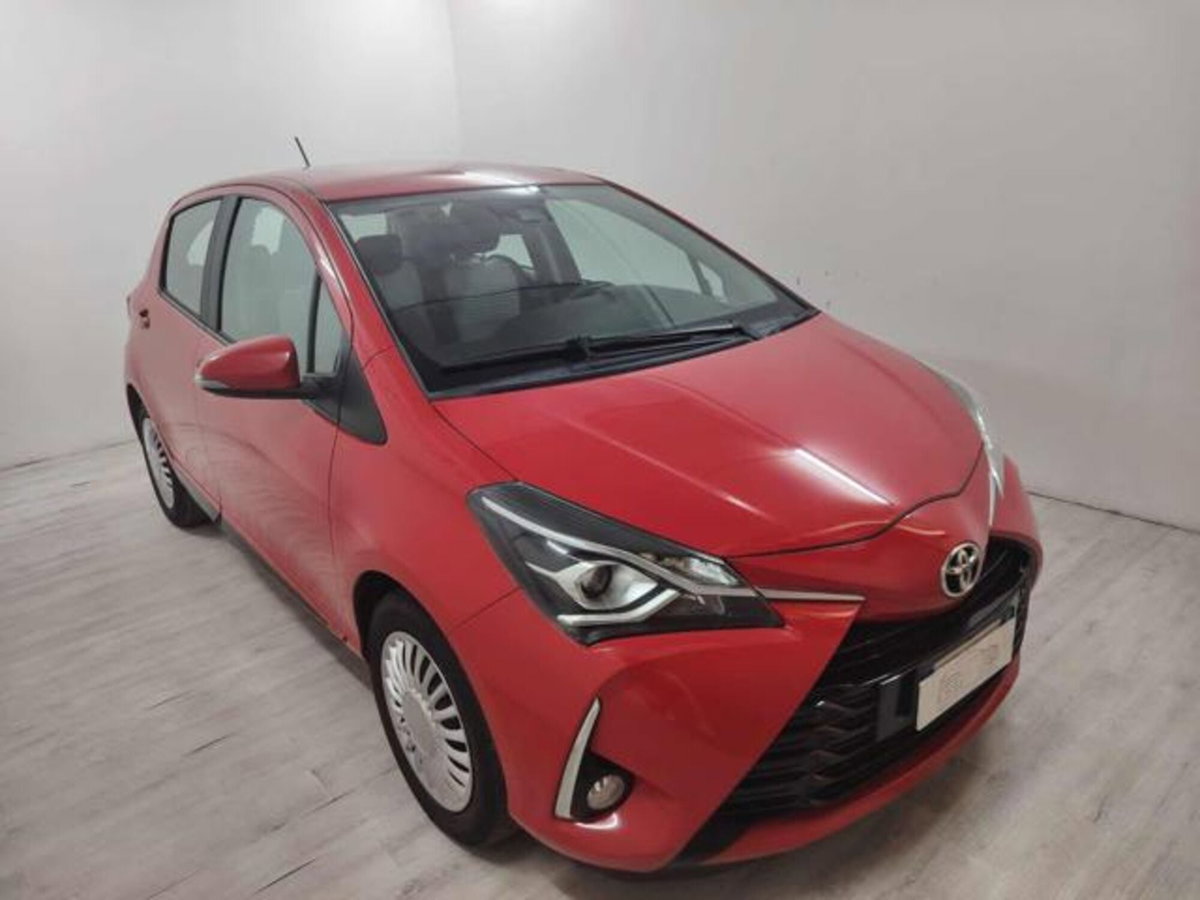 Toyota Yaris 1.0 5 porte Active (2)