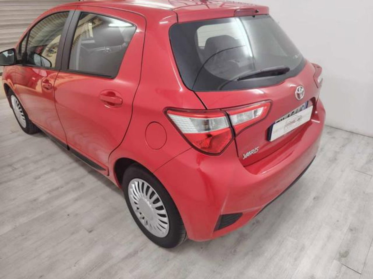 Toyota Yaris 1.0 5 porte Active (4)