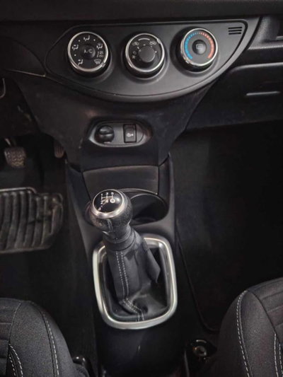 Toyota Yaris 1.0 5 porte Active (6)