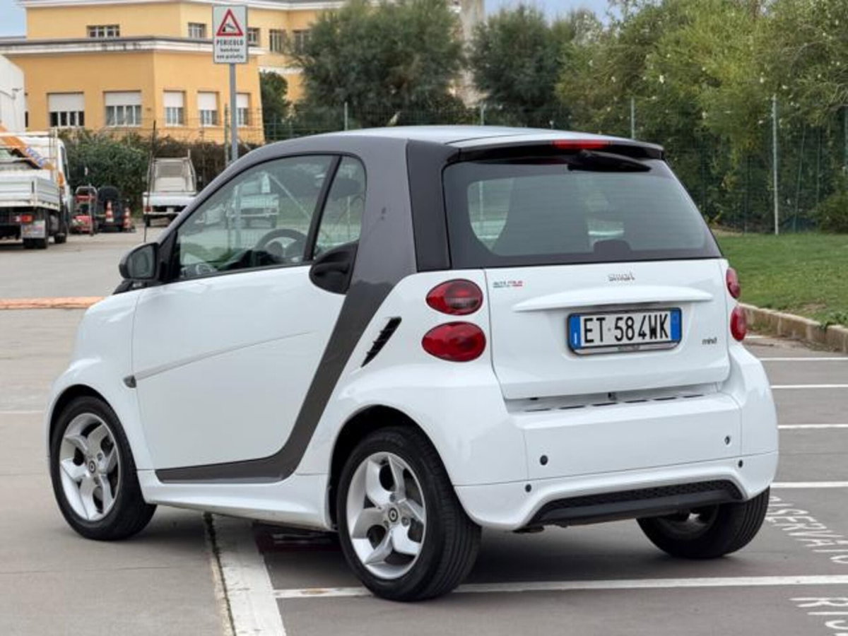 smart Fortwo 1000 52 kW MHD coupé passion (6)