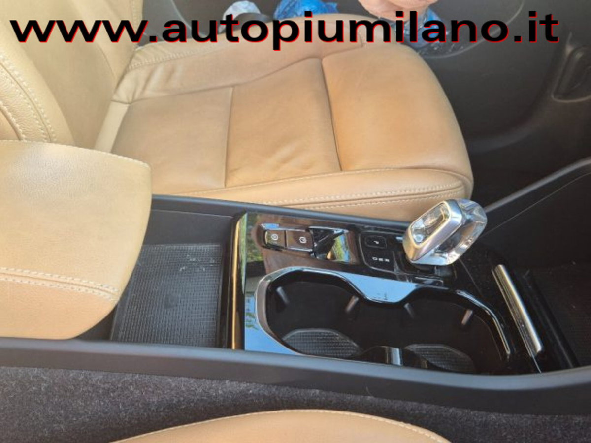 Volvo XC40 T5 Recharge Plug-in Hybrid Inscription Expression (5)