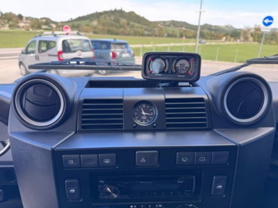 Land Rover Defender 90 2.4 TD4 Station Wagon SE (14)