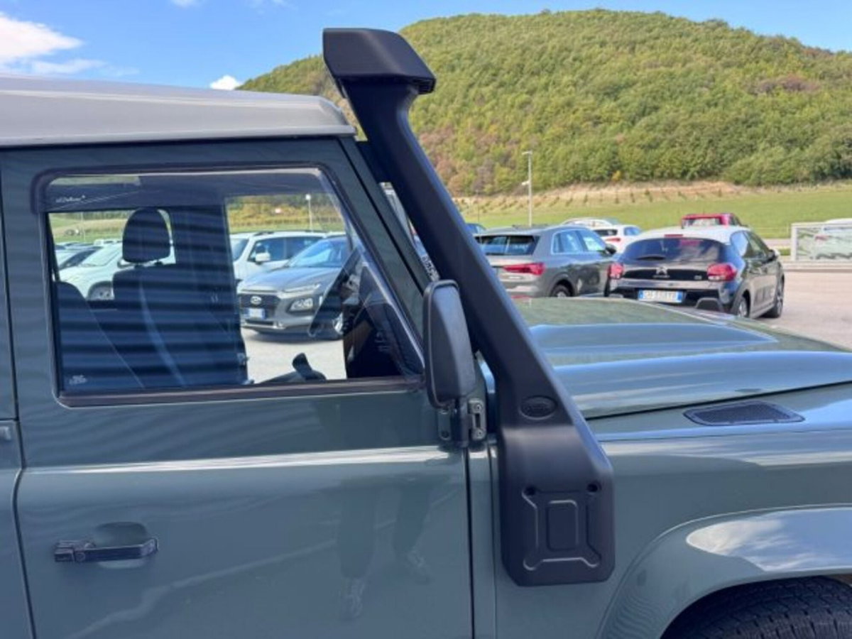 Land Rover Defender 90 2.4 TD4 Station Wagon SE (20)