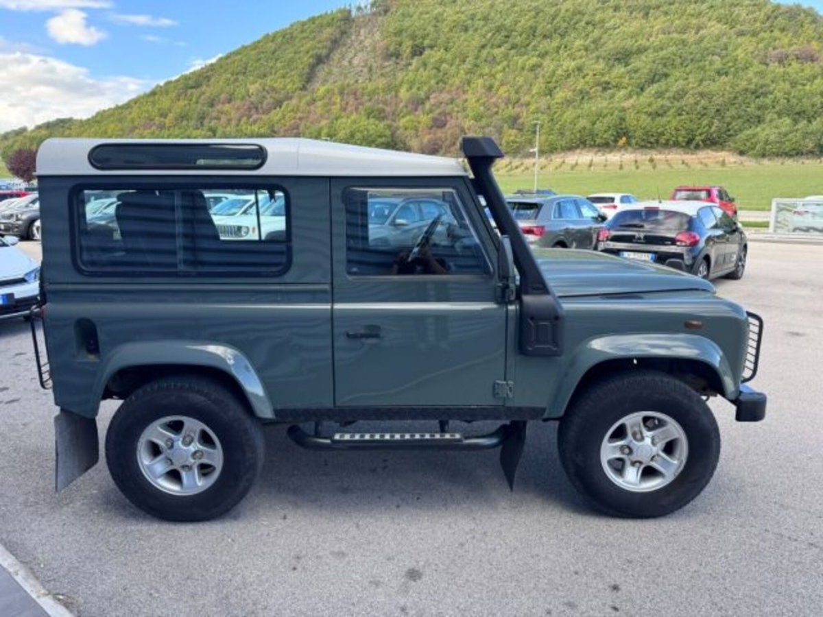 Land Rover Defender 90 2.4 TD4 Station Wagon SE (4)