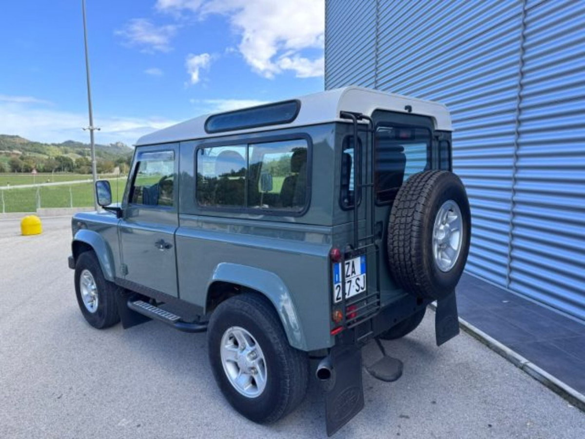 Land Rover Defender 90 2.4 TD4 Station Wagon SE (5)