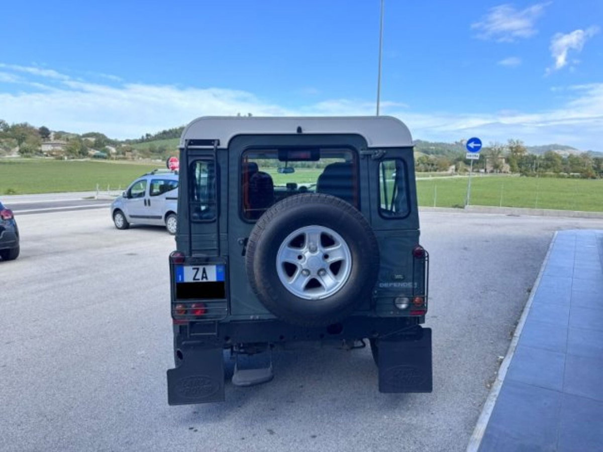 Land Rover Defender 90 2.4 TD4 Station Wagon SE (6)