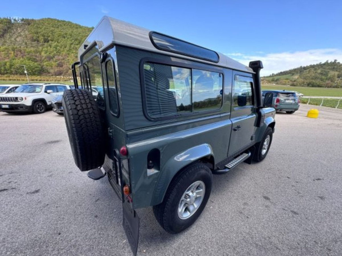 Land Rover Defender 90 2.4 TD4 Station Wagon SE (7)