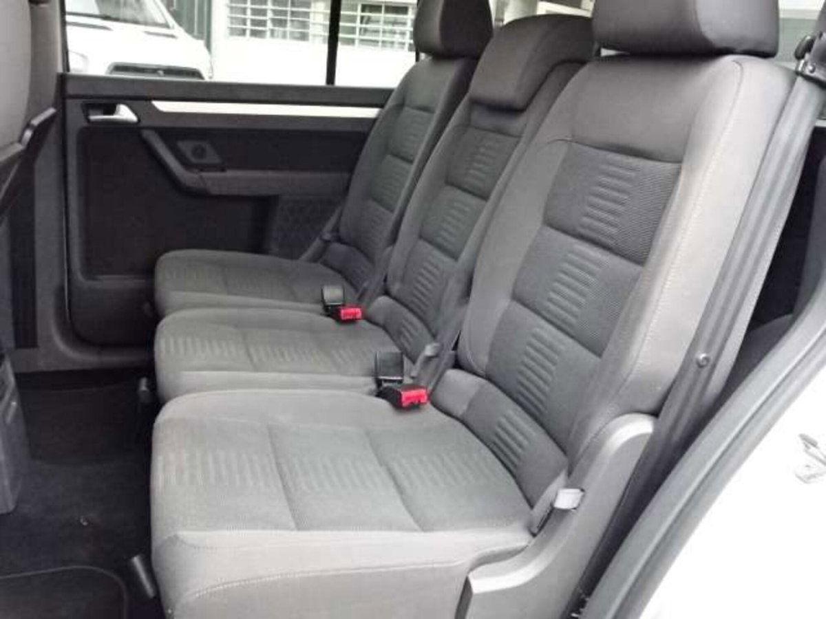 Volkswagen Touran TDI DPF DSG Highline (10)