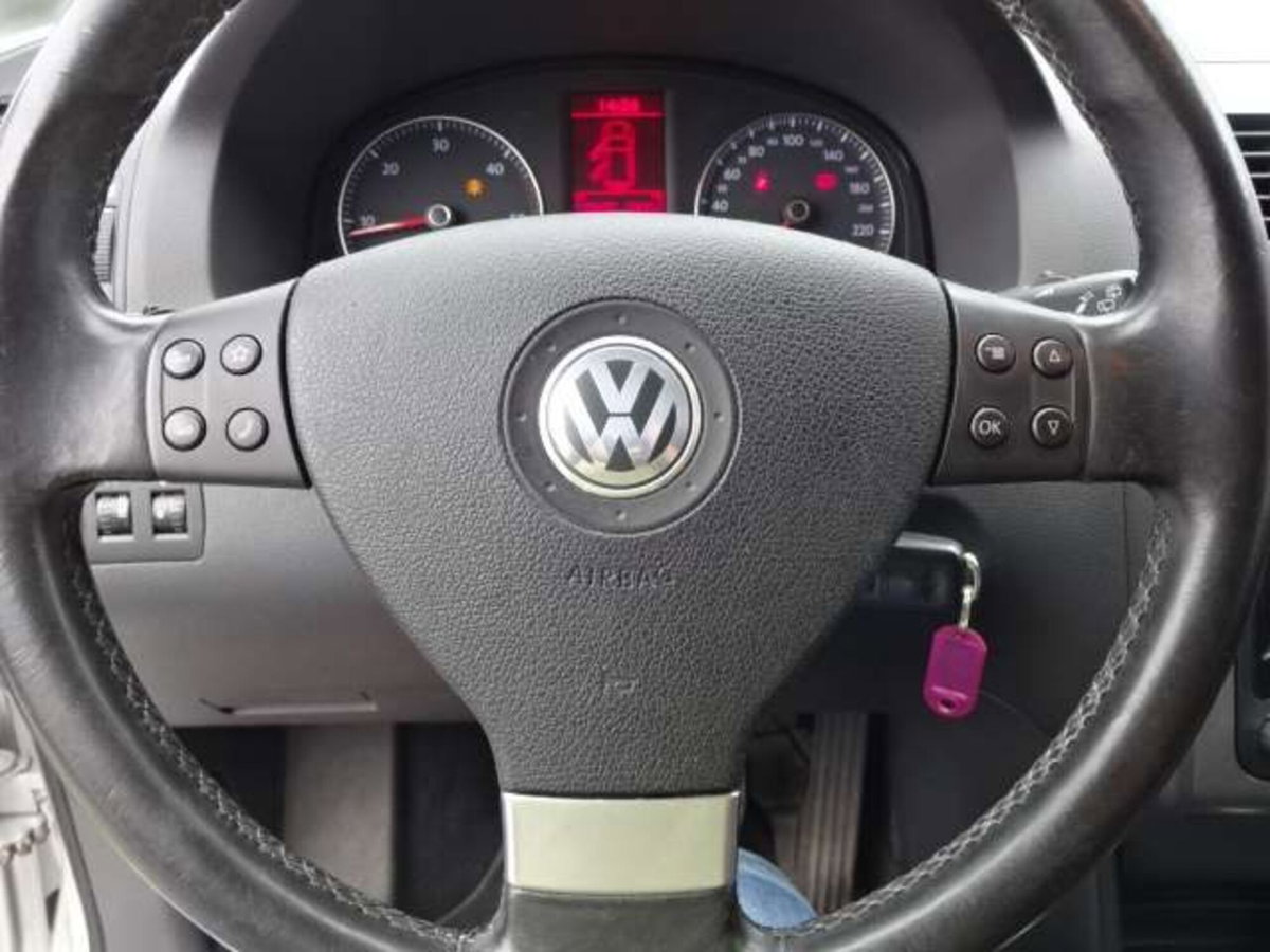 Volkswagen Touran TDI DPF DSG Highline (12)