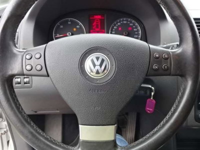 Volkswagen Touran TDI DPF DSG Highline (12)