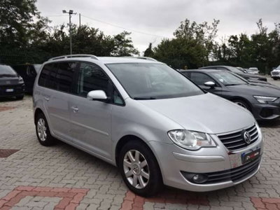Volkswagen Touran TDI DPF DSG Highline (3)