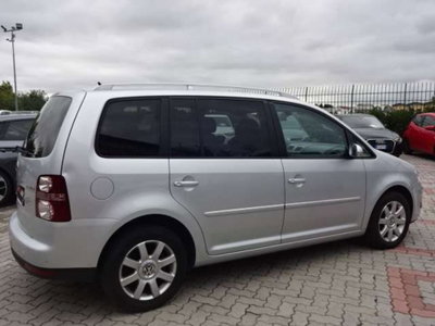 Volkswagen Touran TDI DPF DSG Highline (4)