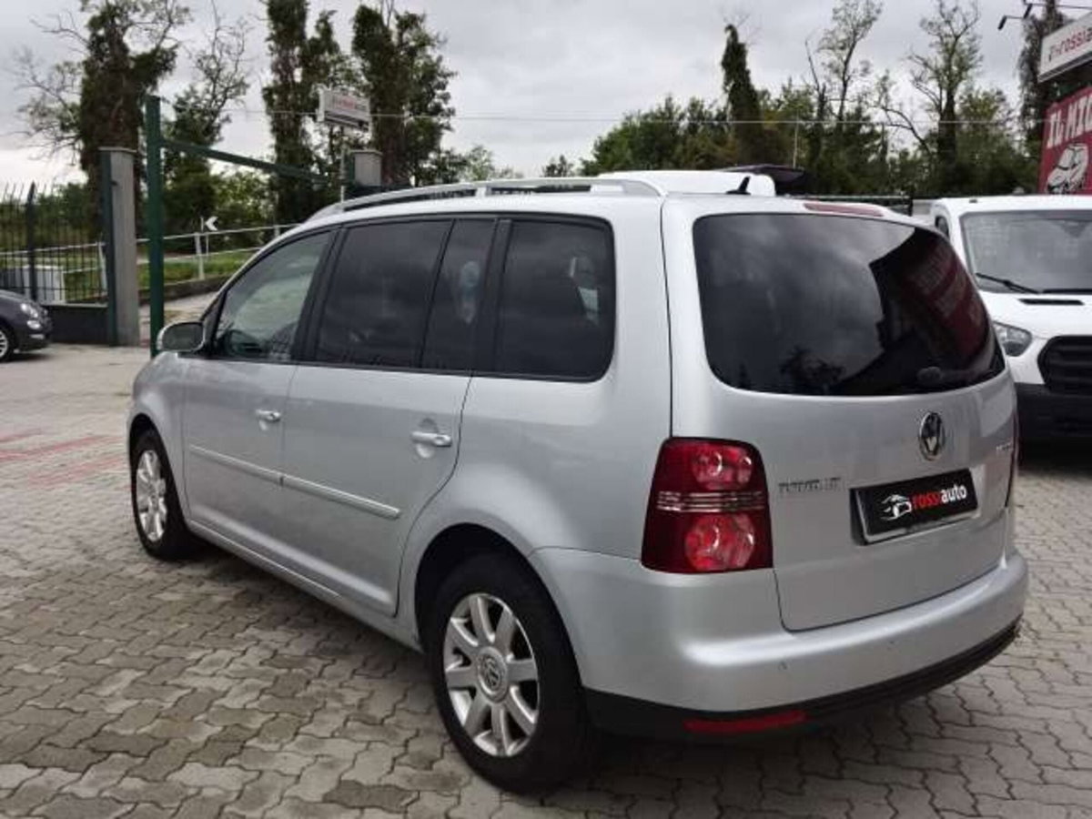 Volkswagen Touran TDI DPF DSG Highline (6)