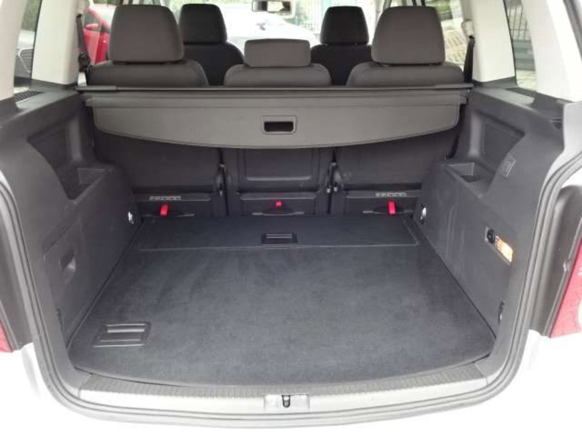 Volkswagen Touran TDI DPF DSG Highline (7)