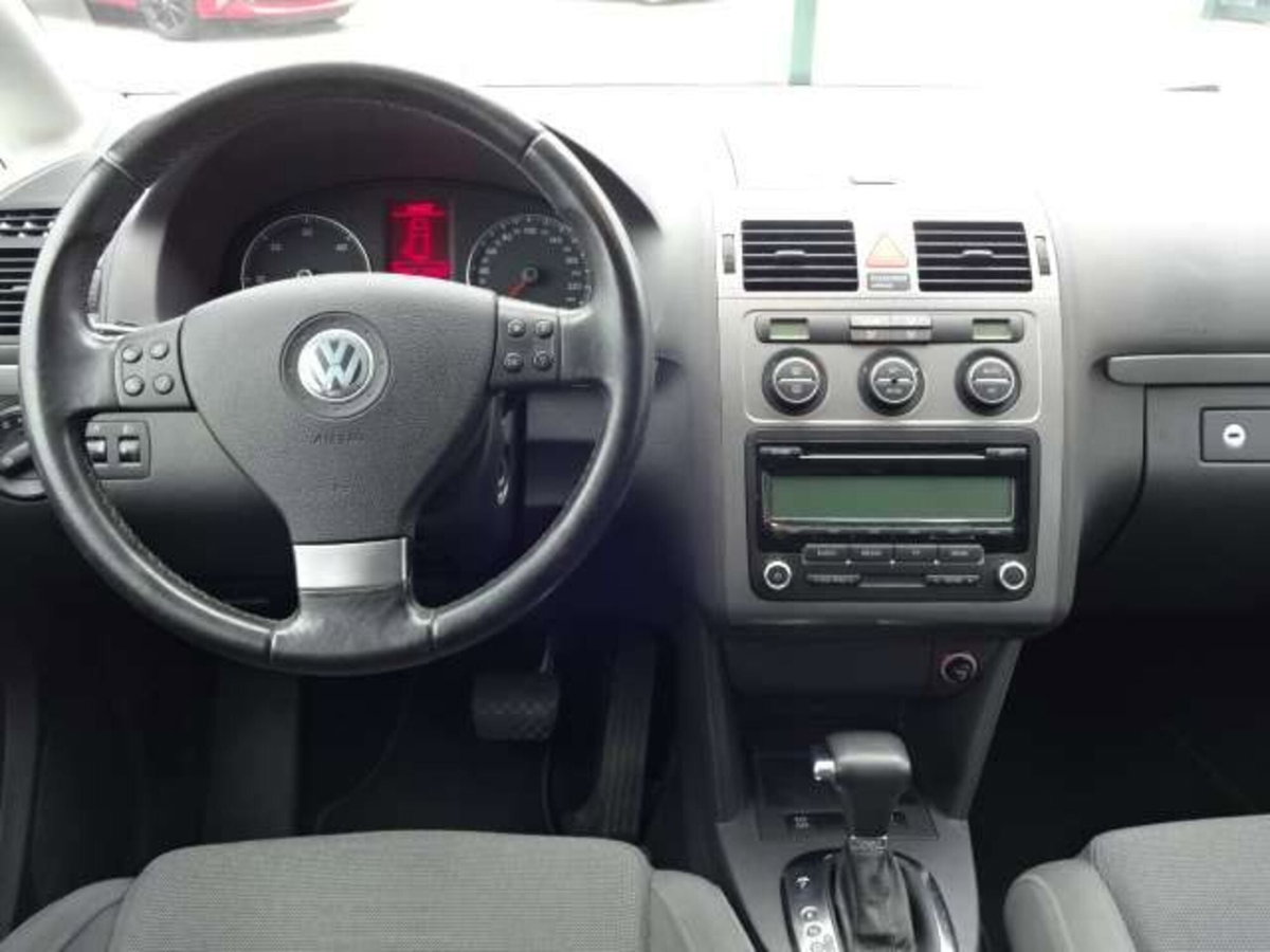 Volkswagen Touran TDI DPF DSG Highline (9)