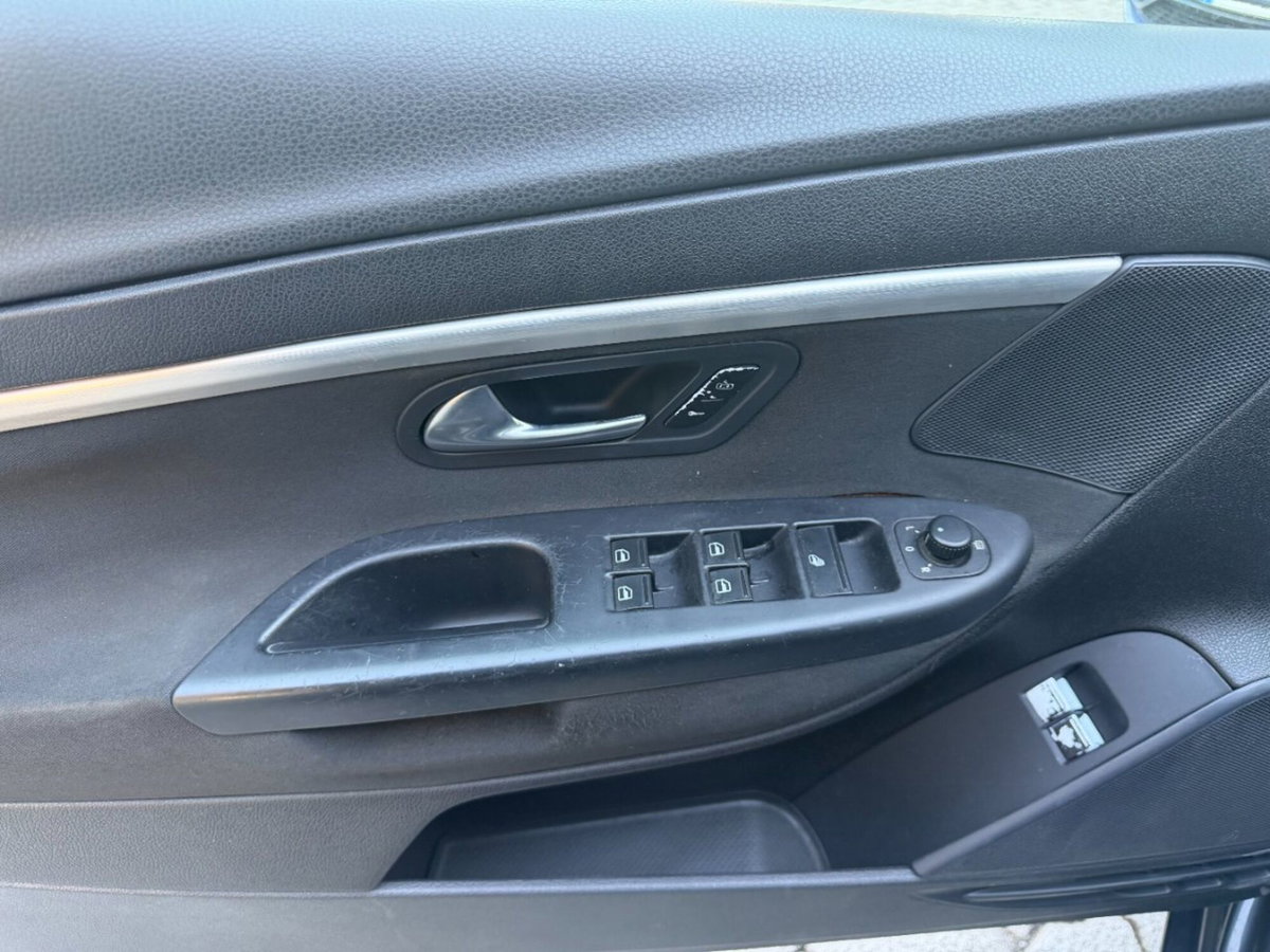 Volkswagen Eos 16V FSI (7)