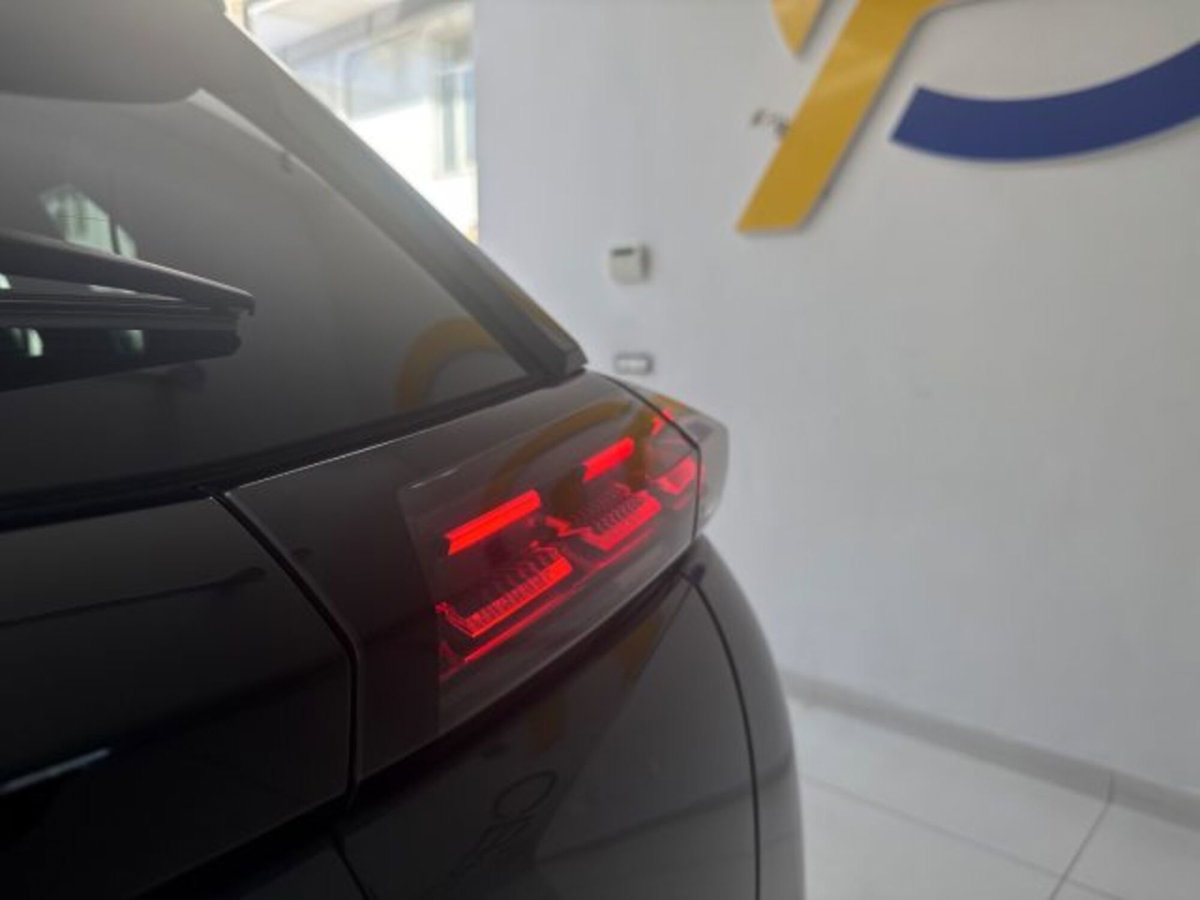 Peugeot 2008 PureTech 100 S&S Allure (10)