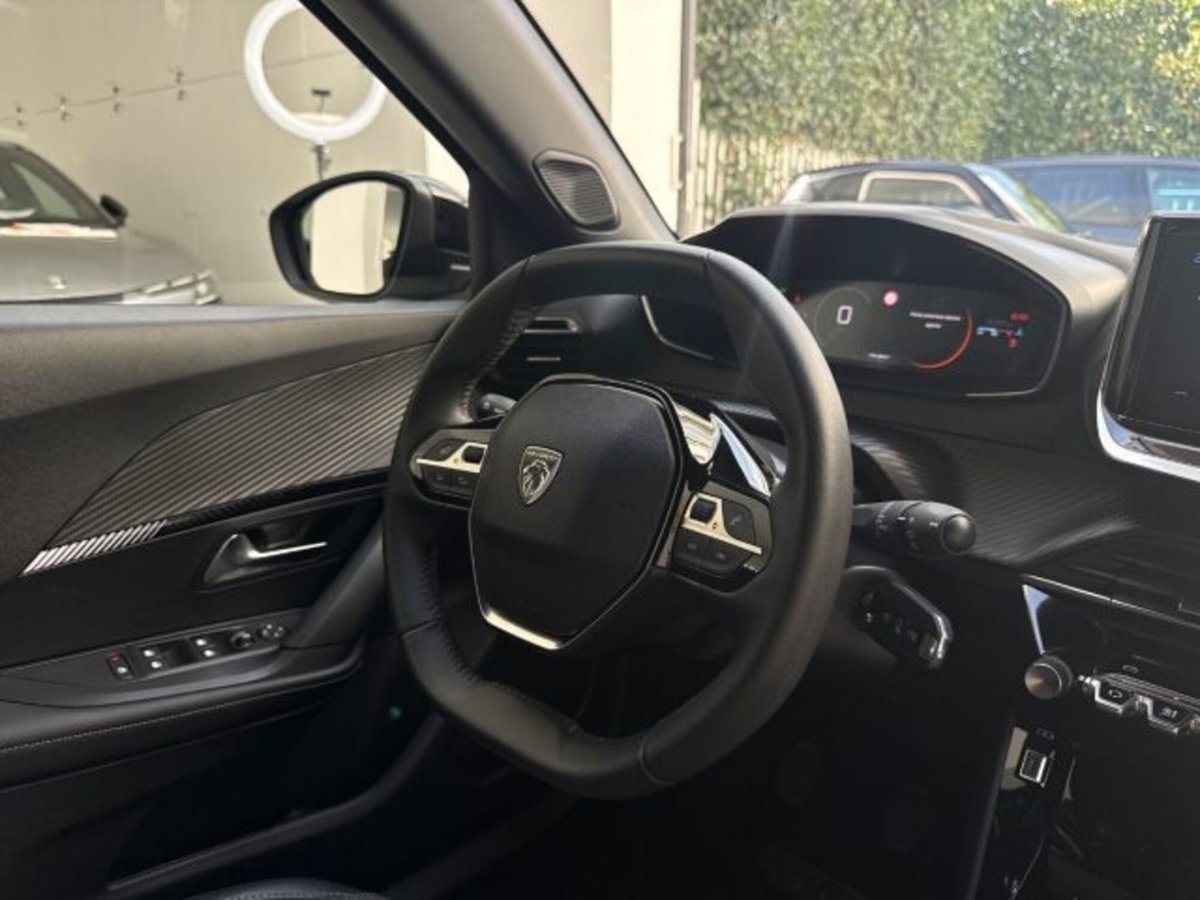 Peugeot 2008 PureTech 100 S&S Allure (11)