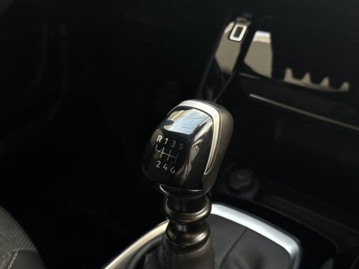 Peugeot 2008 PureTech 100 S&S Allure (18)