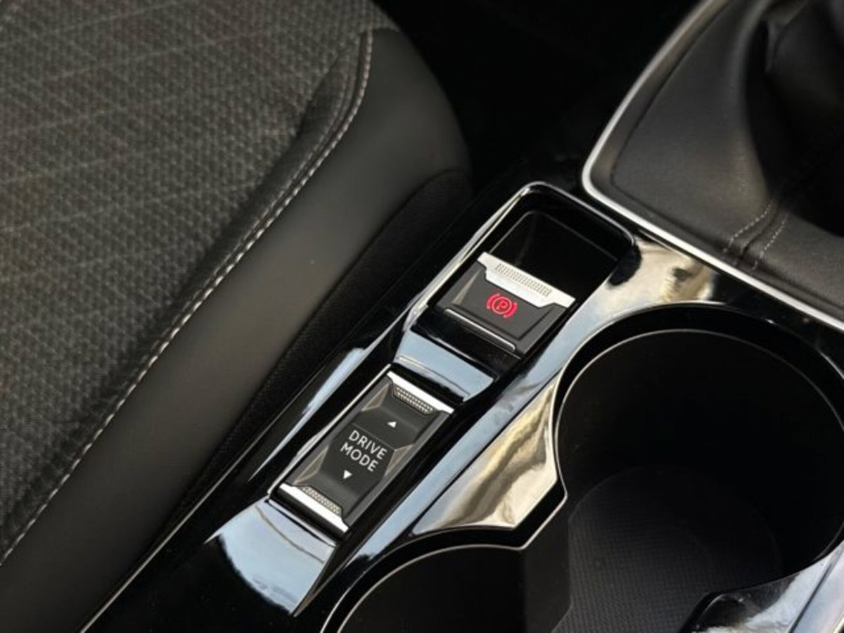 Peugeot 2008 PureTech 100 S&S Allure (19)