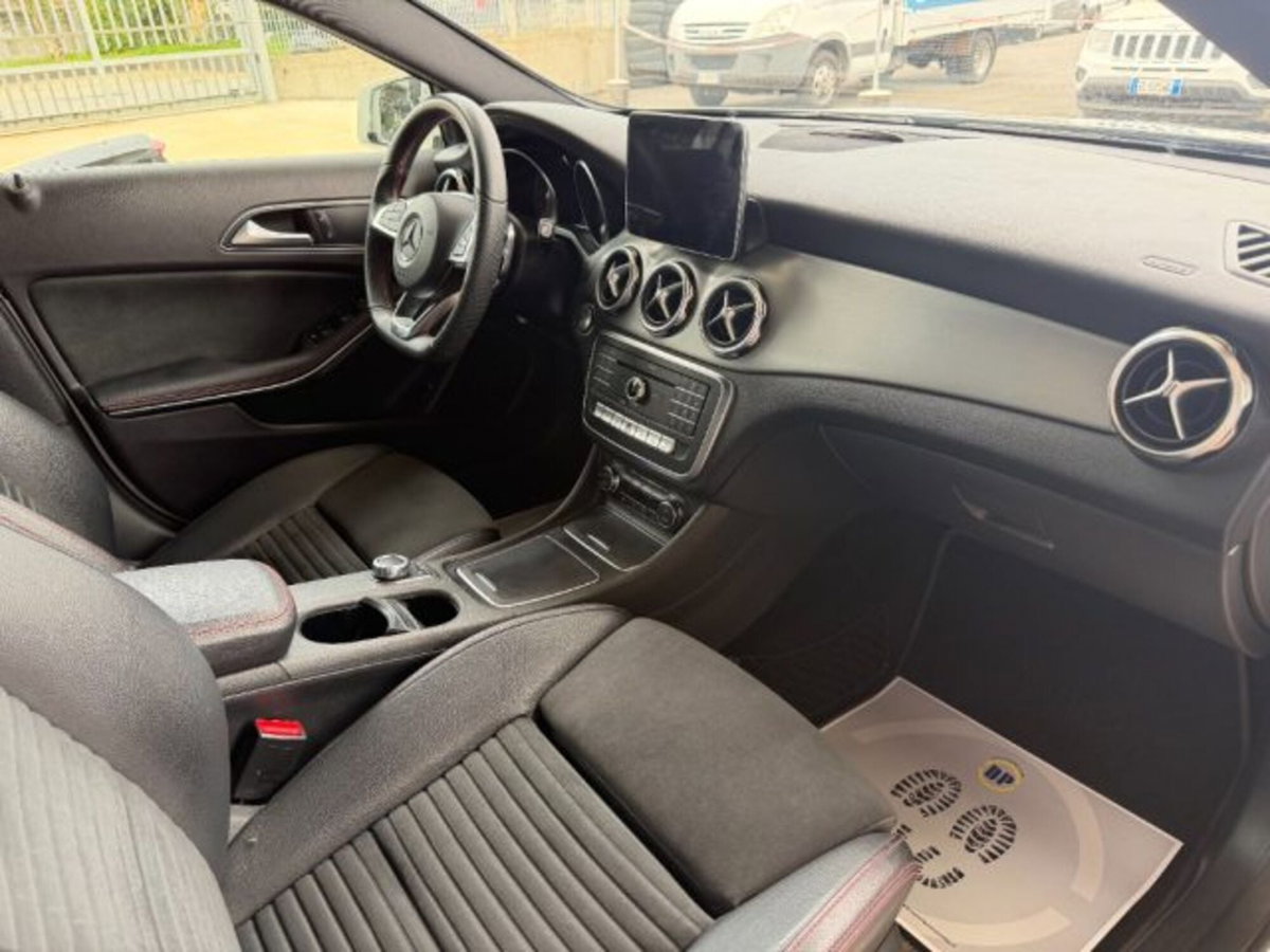 Mercedes-Benz GLA SUV 200 d Automatic 4Matic Premium (10)