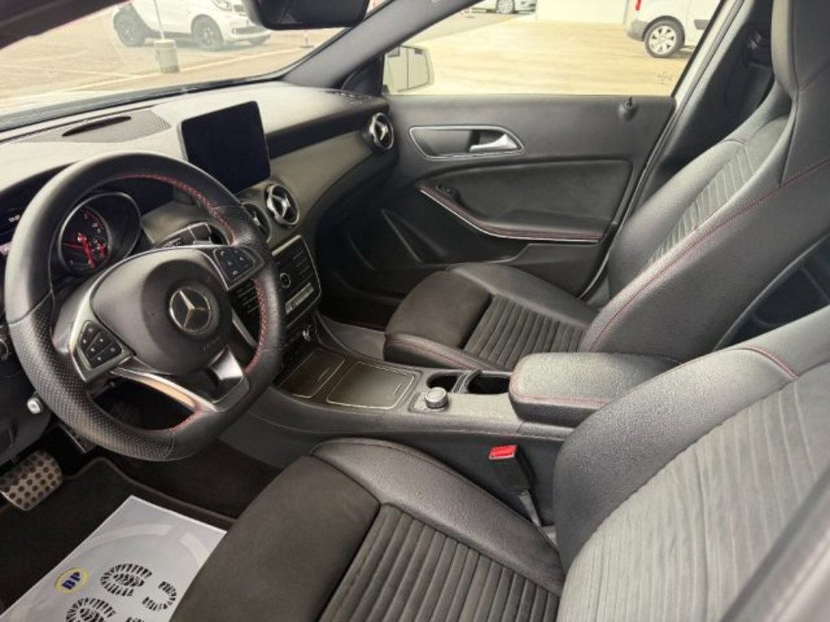 Mercedes-Benz GLA SUV 200 d Automatic 4Matic Premium (12)