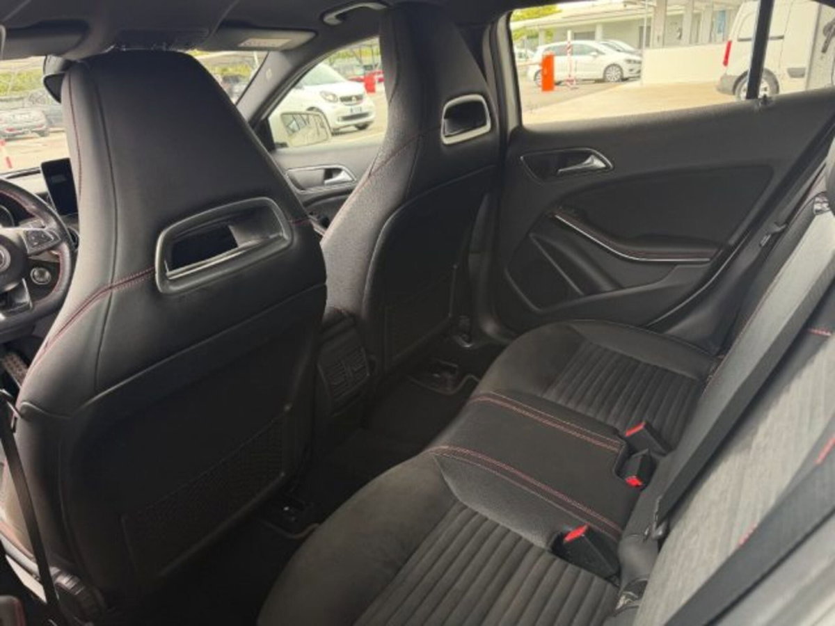 Mercedes-Benz GLA SUV 200 d Automatic 4Matic Premium (13)