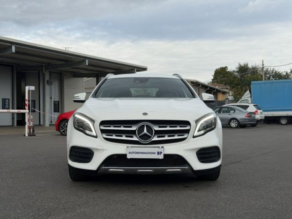 Mercedes-Benz GLA SUV 200 d Automatic 4Matic Premium (2)