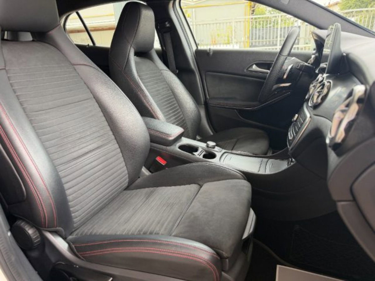 Mercedes-Benz GLA SUV 200 d Automatic 4Matic Premium (9)