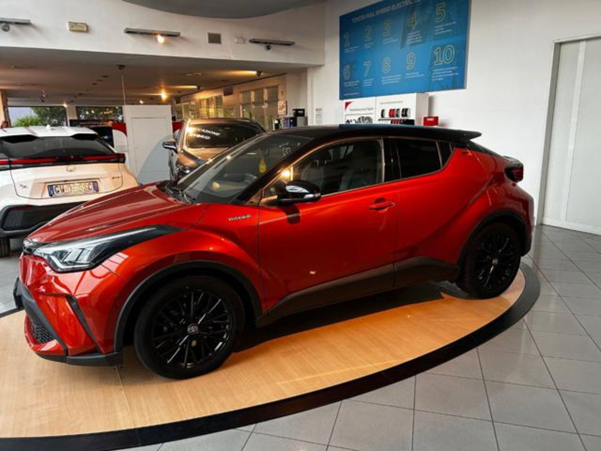 Toyota Toyota C-HR 2.0 Hybrid E-CVT Premiere (2)