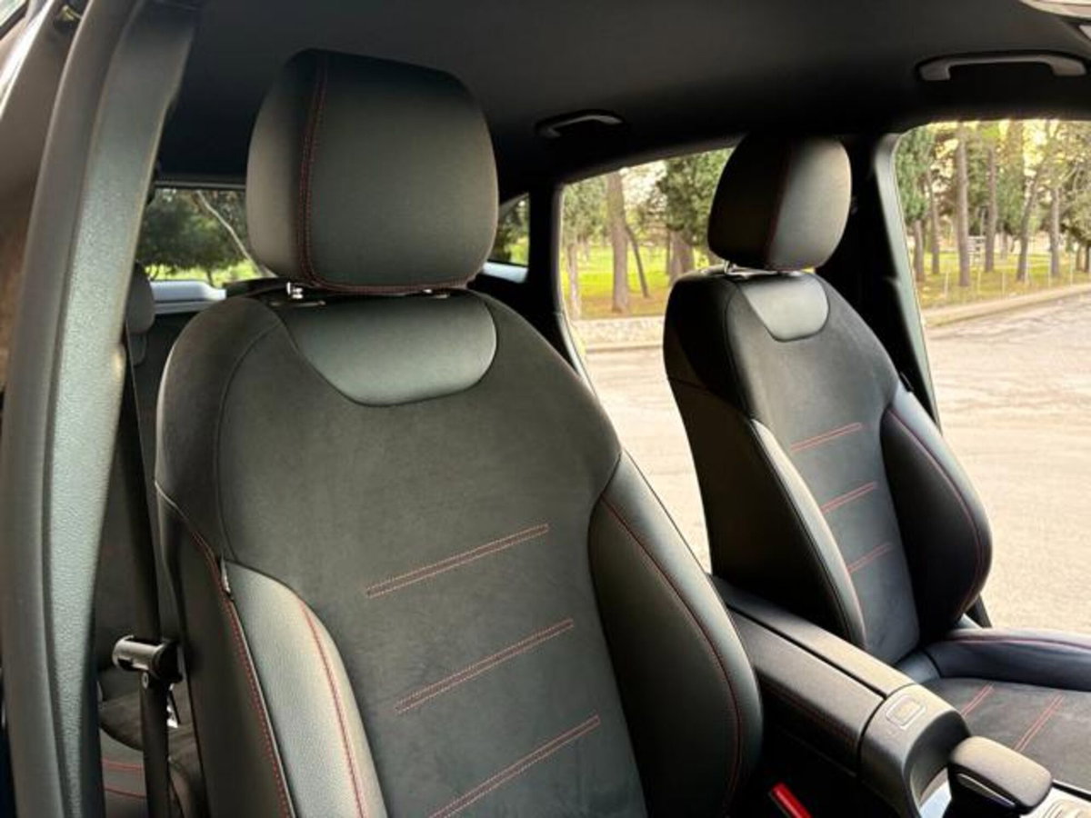 Mercedes-Benz GLA SUV 180 d Automatic Premium (10)