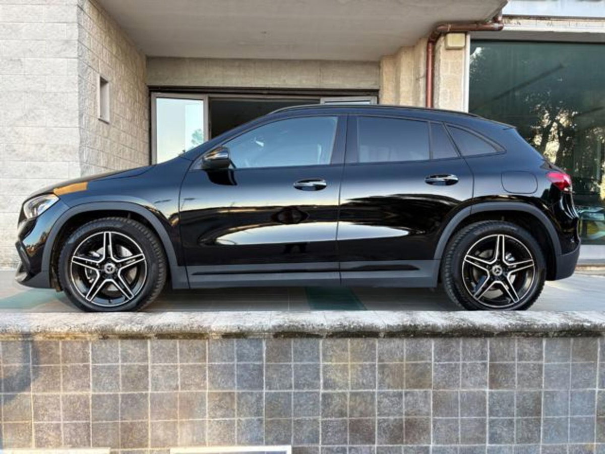 Mercedes-Benz GLA SUV 180 d Automatic Premium (8)