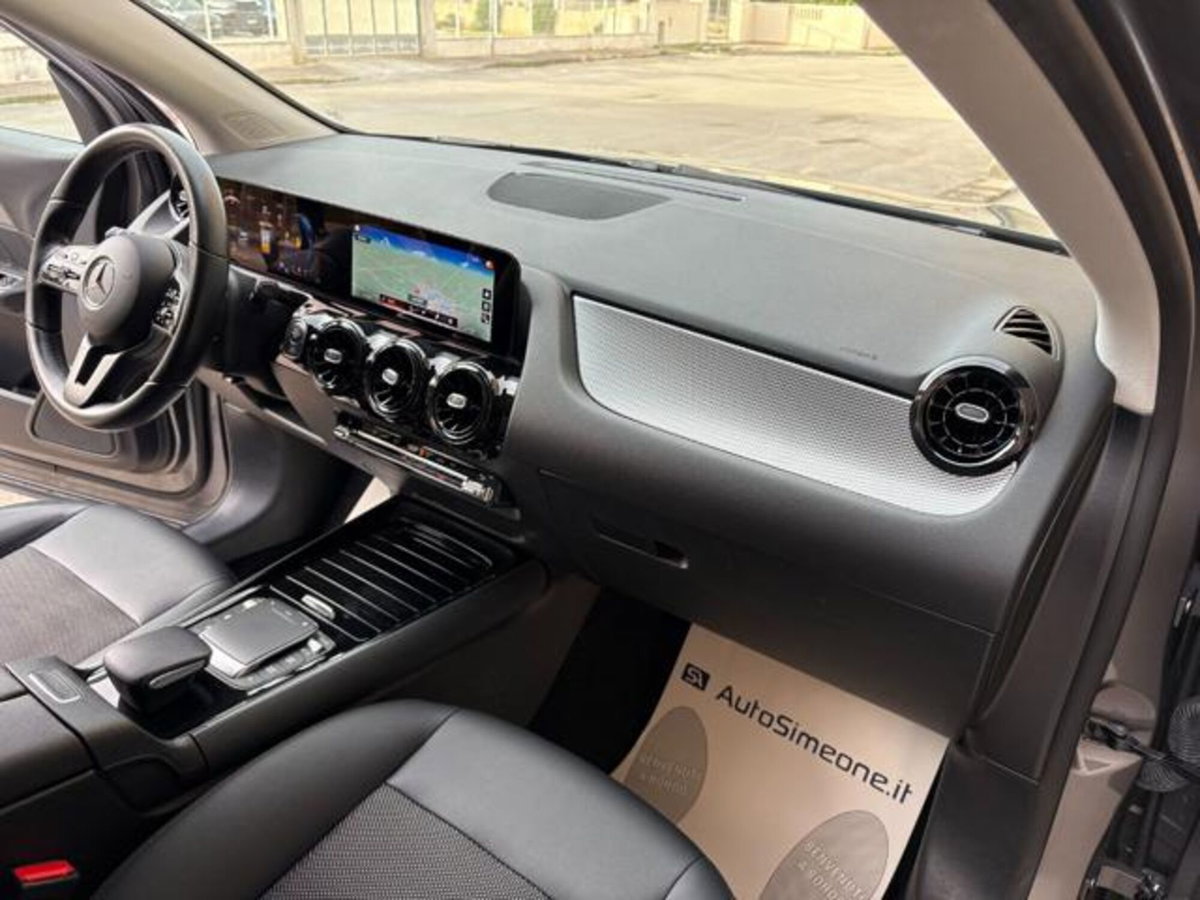 Mercedes-Benz GLA SUV 180 d Business Extra auto (13)