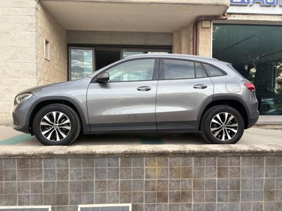 Mercedes-Benz GLA SUV 180 d Business Extra auto (8)