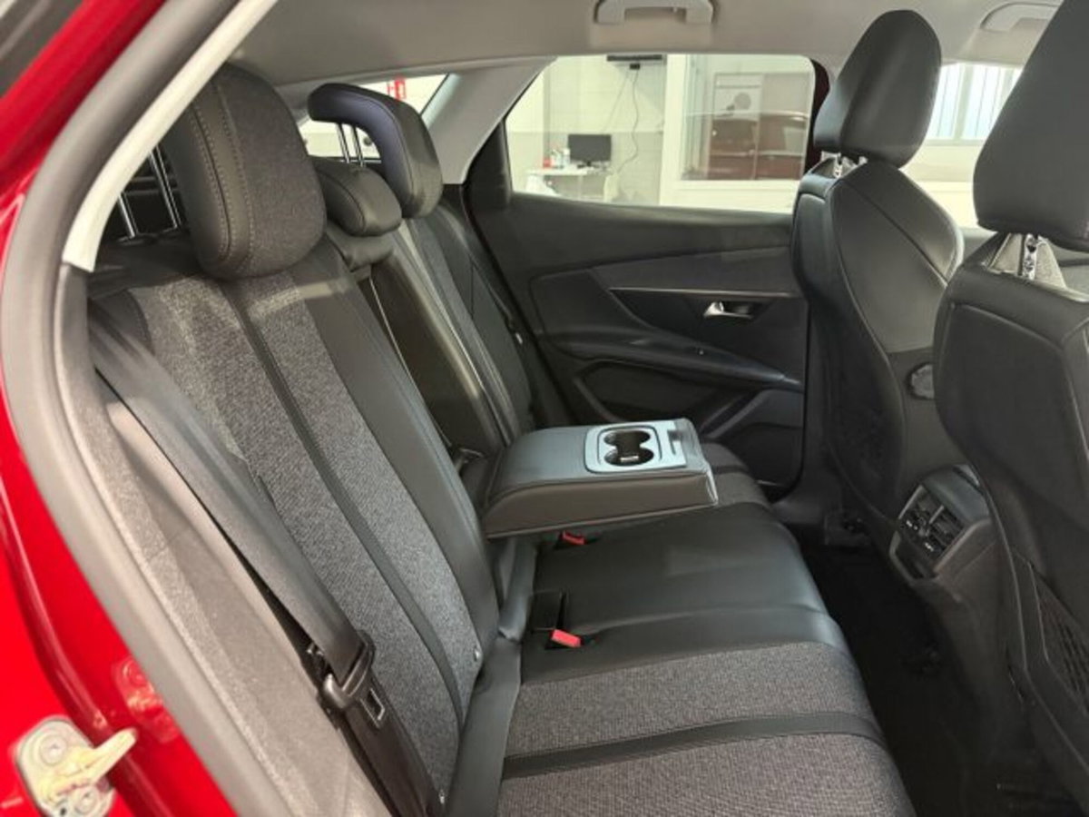 Peugeot 3008 PureTech Turbo 130 S&S EAT8 Allure (13)