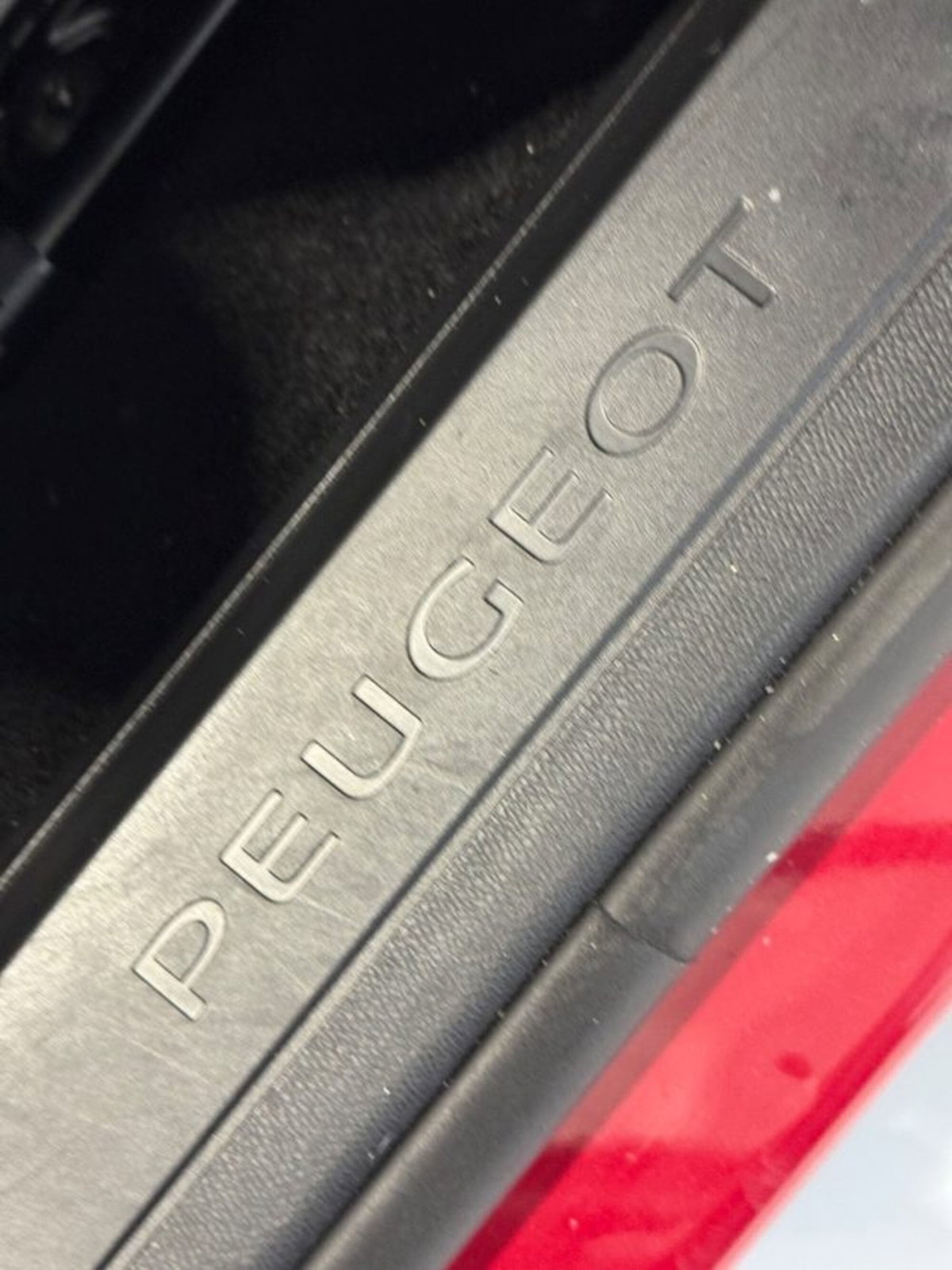 Peugeot 3008 PureTech Turbo 130 S&S EAT8 Allure (18)