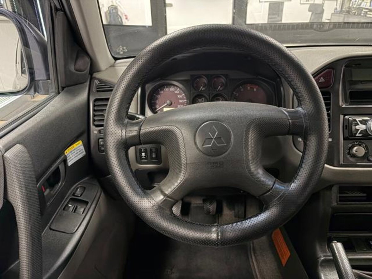 Mitsubishi Pajero 2.5 TDI 3p. GL Autocarro (13)