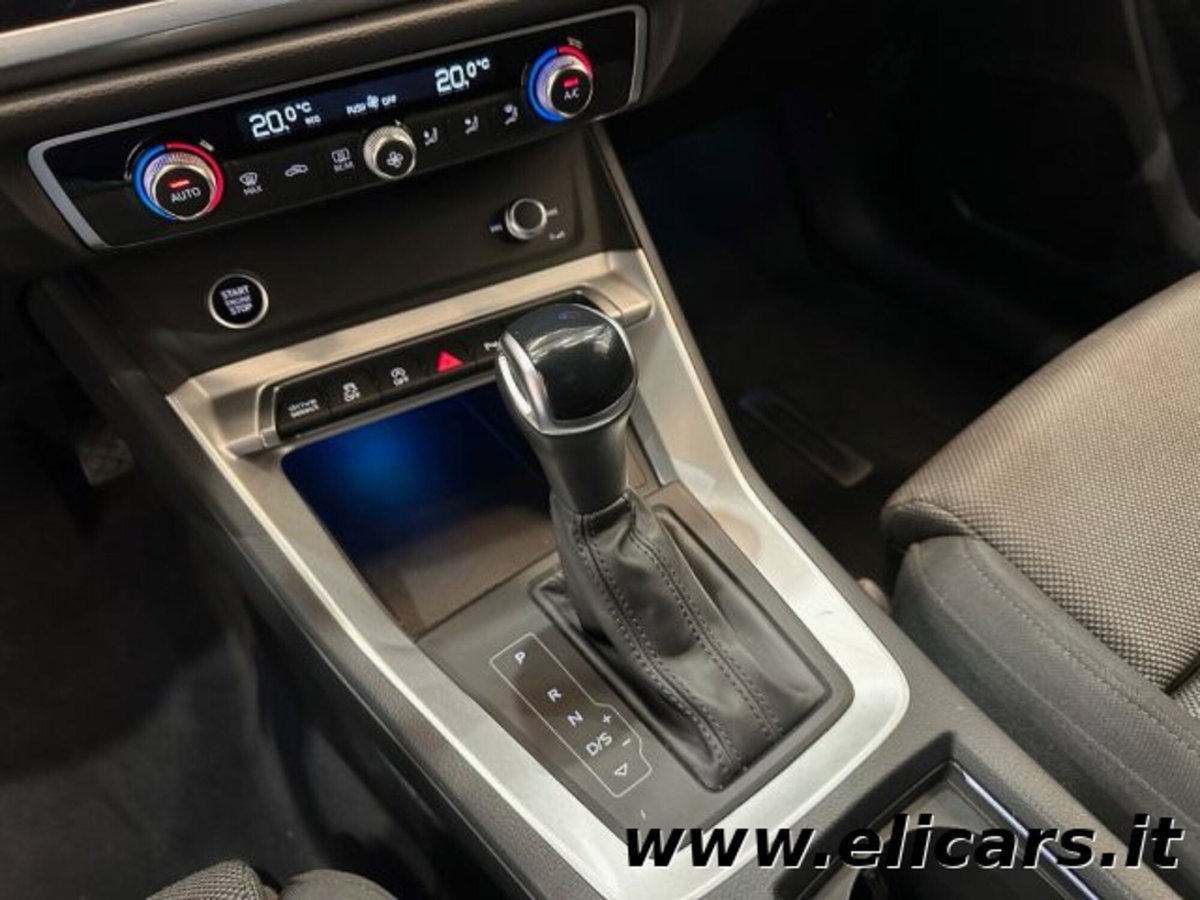 Audi Q3 35 2.0 tdi Identity Black s-tronic (12)